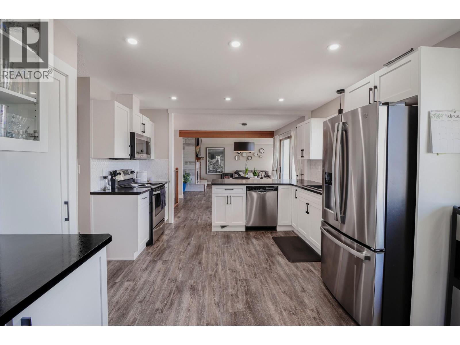 1816 MT CONNELL Crescent - 14