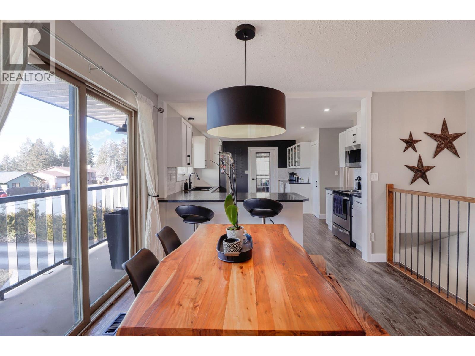 1816 MT CONNELL Crescent - 10