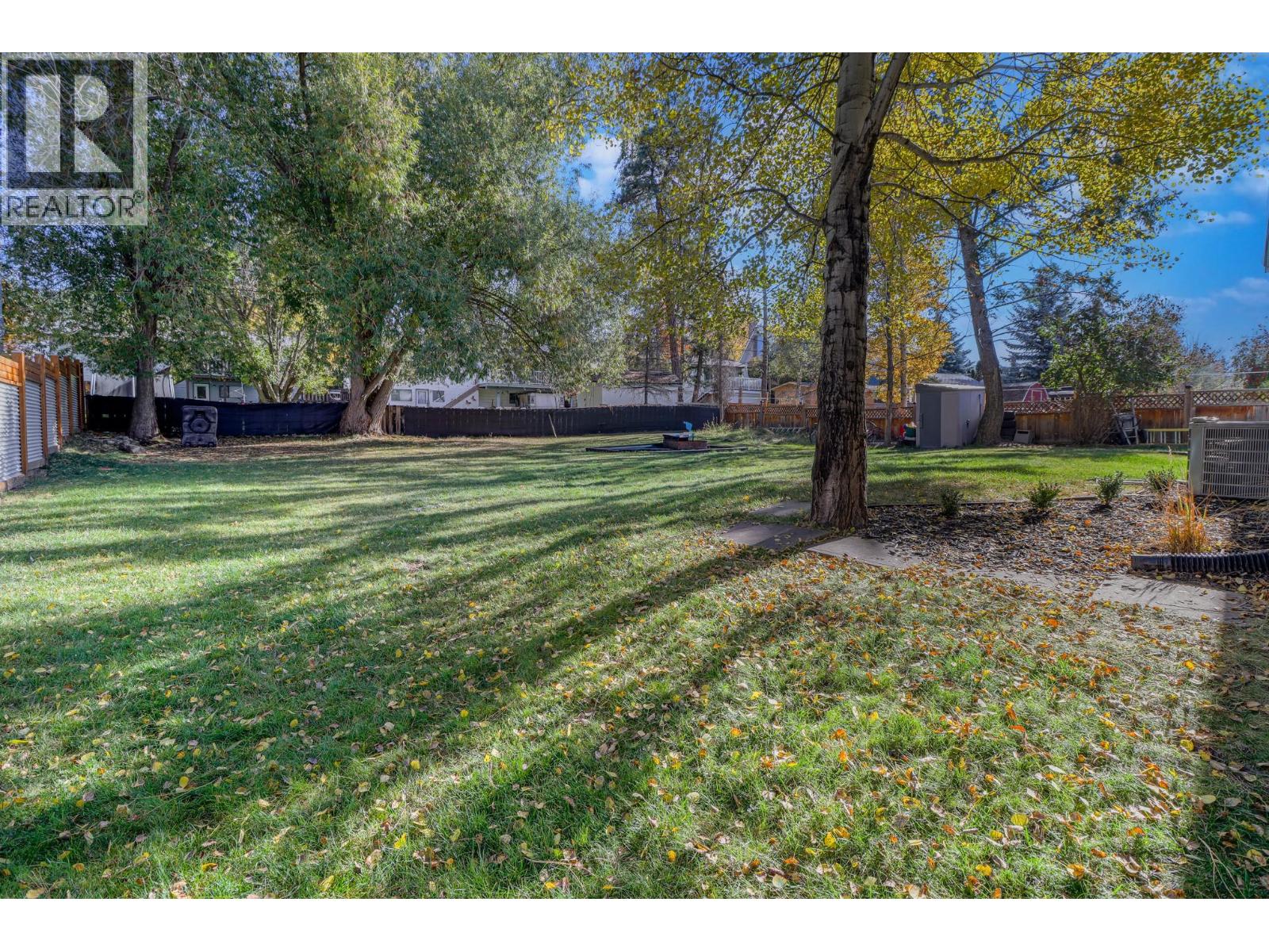 1816 MT CONNELL Crescent - 32