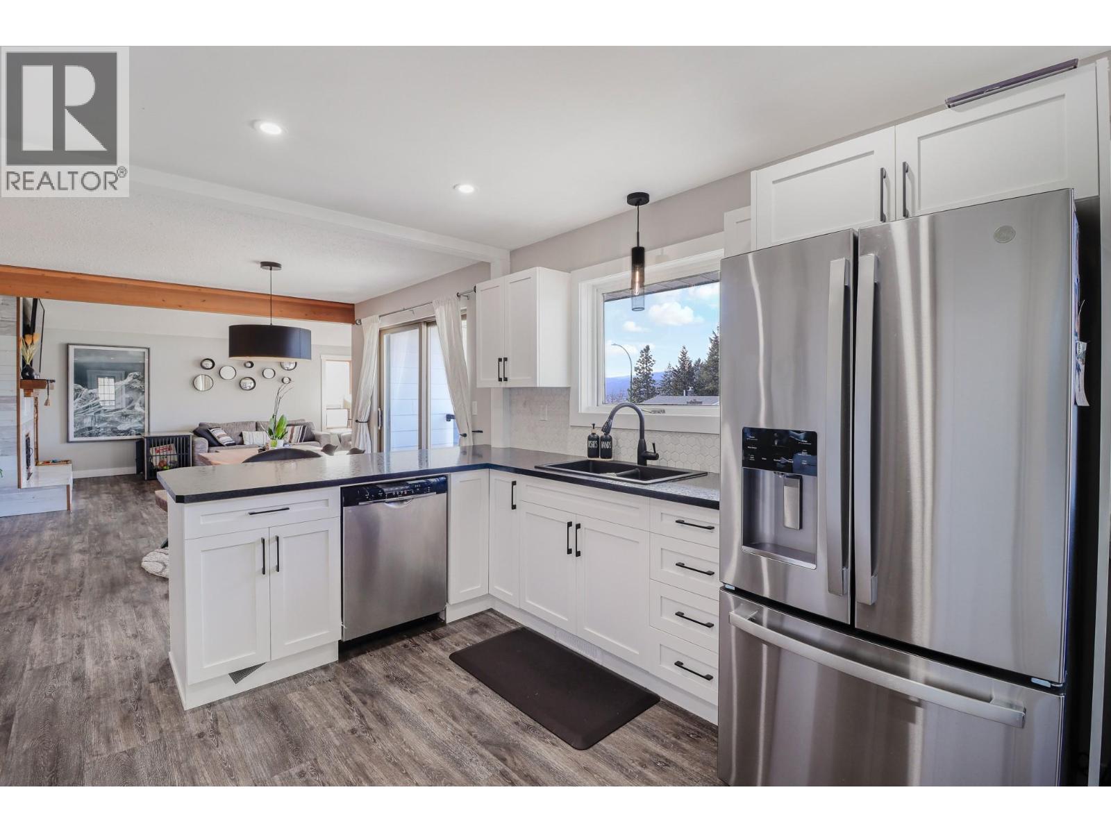 1816 MT CONNELL Crescent - 15