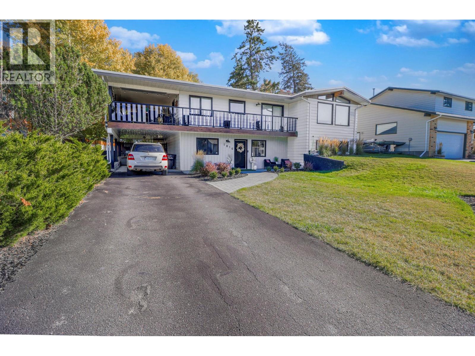 1816 MT CONNELL Crescent - 36