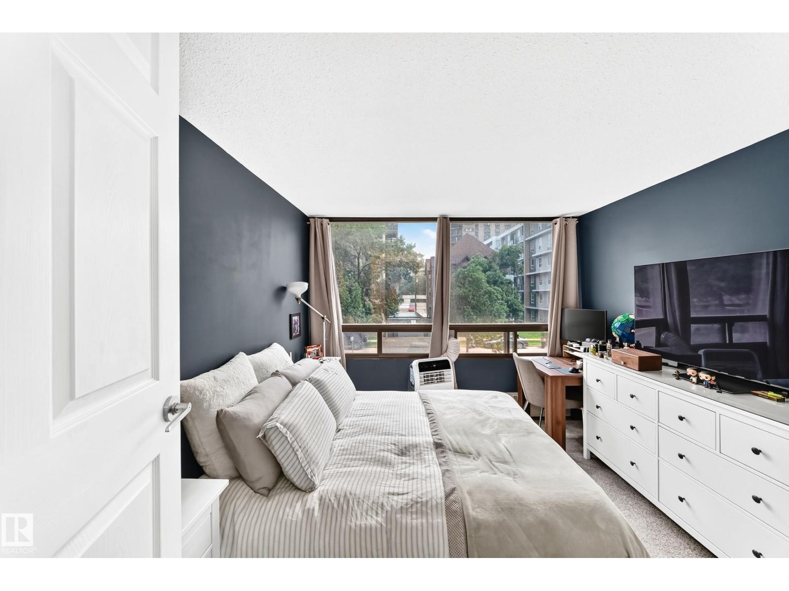 #230 10160 114 ST NW - 10