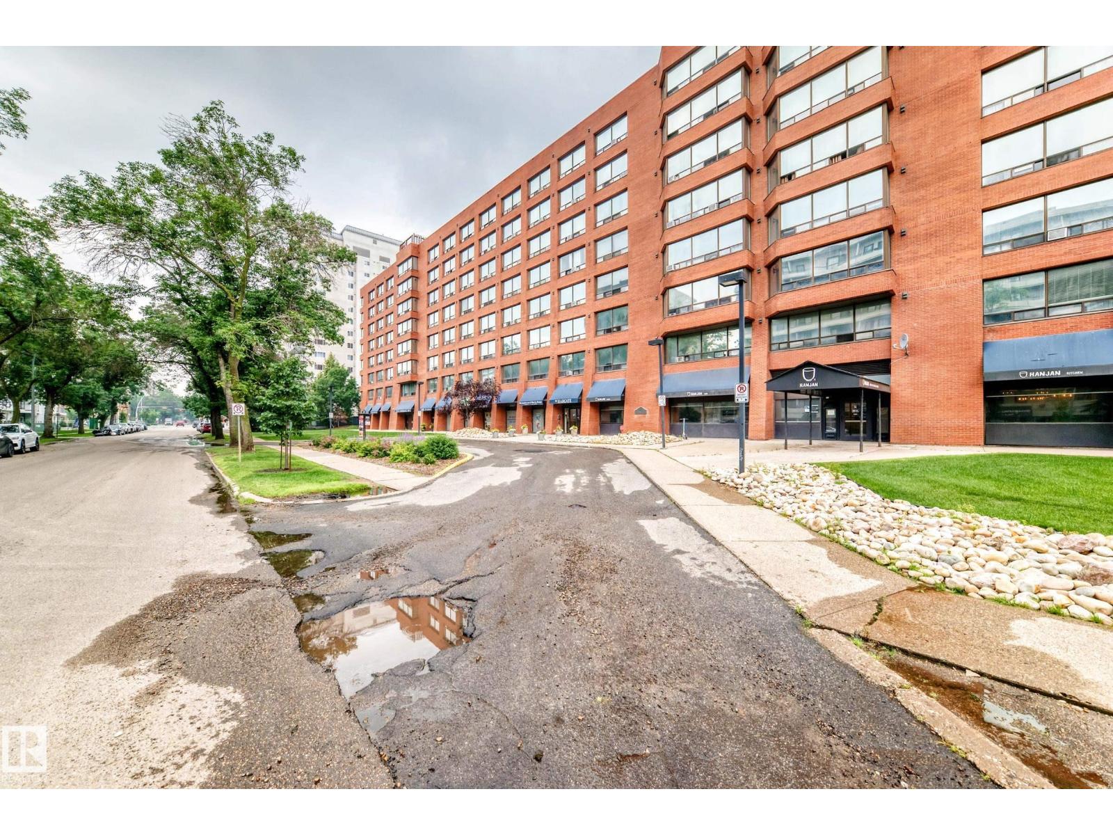 #230 10160 114 ST NW - 18