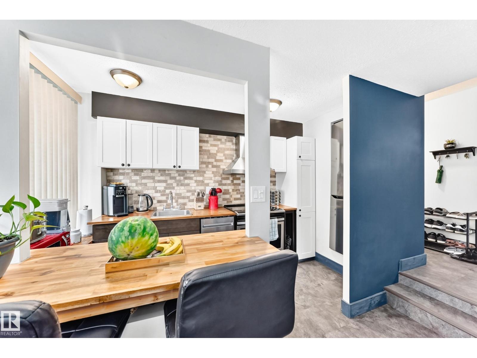 #230 10160 114 ST NW - 3