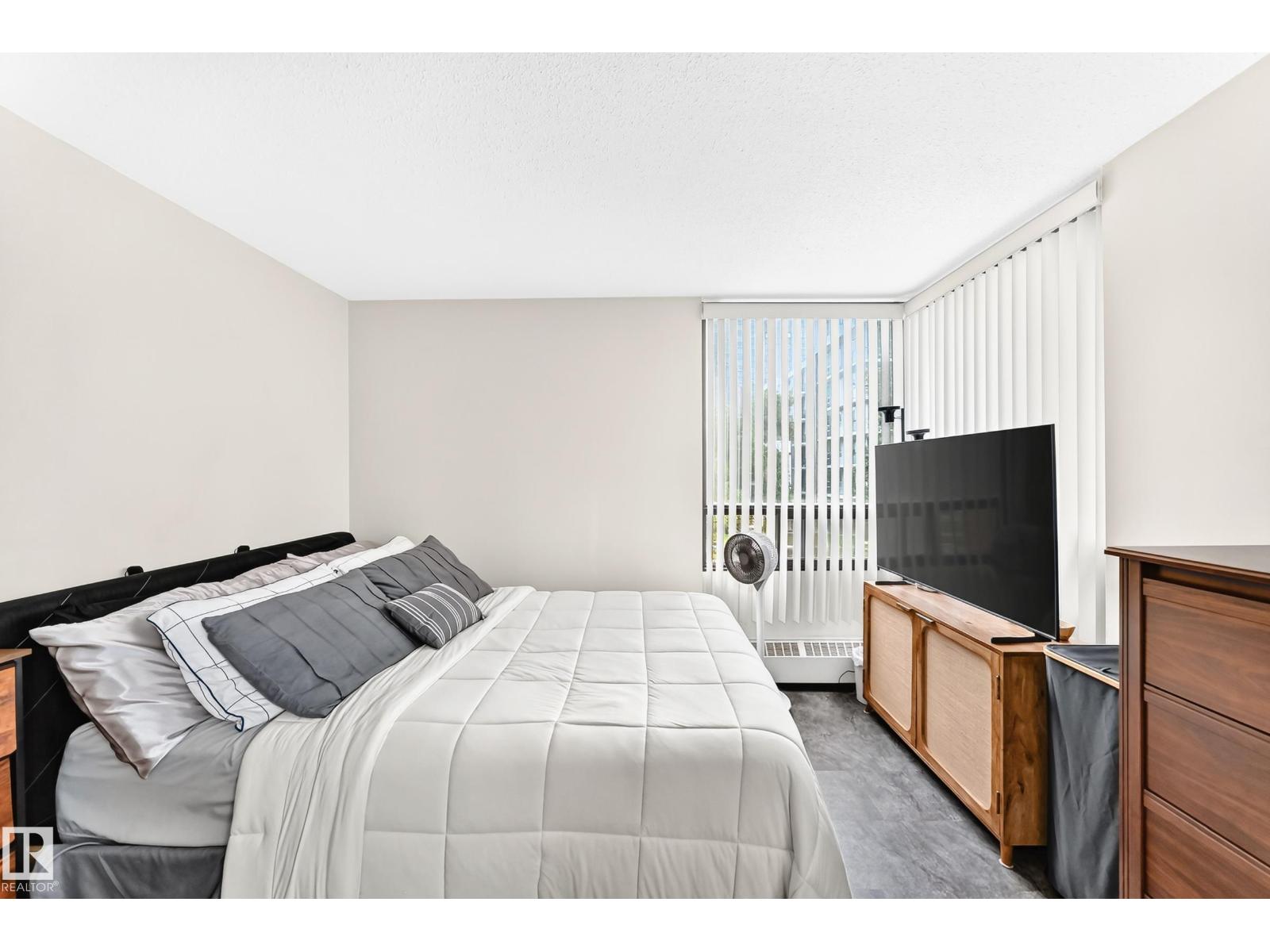 #230 10160 114 ST NW - 7