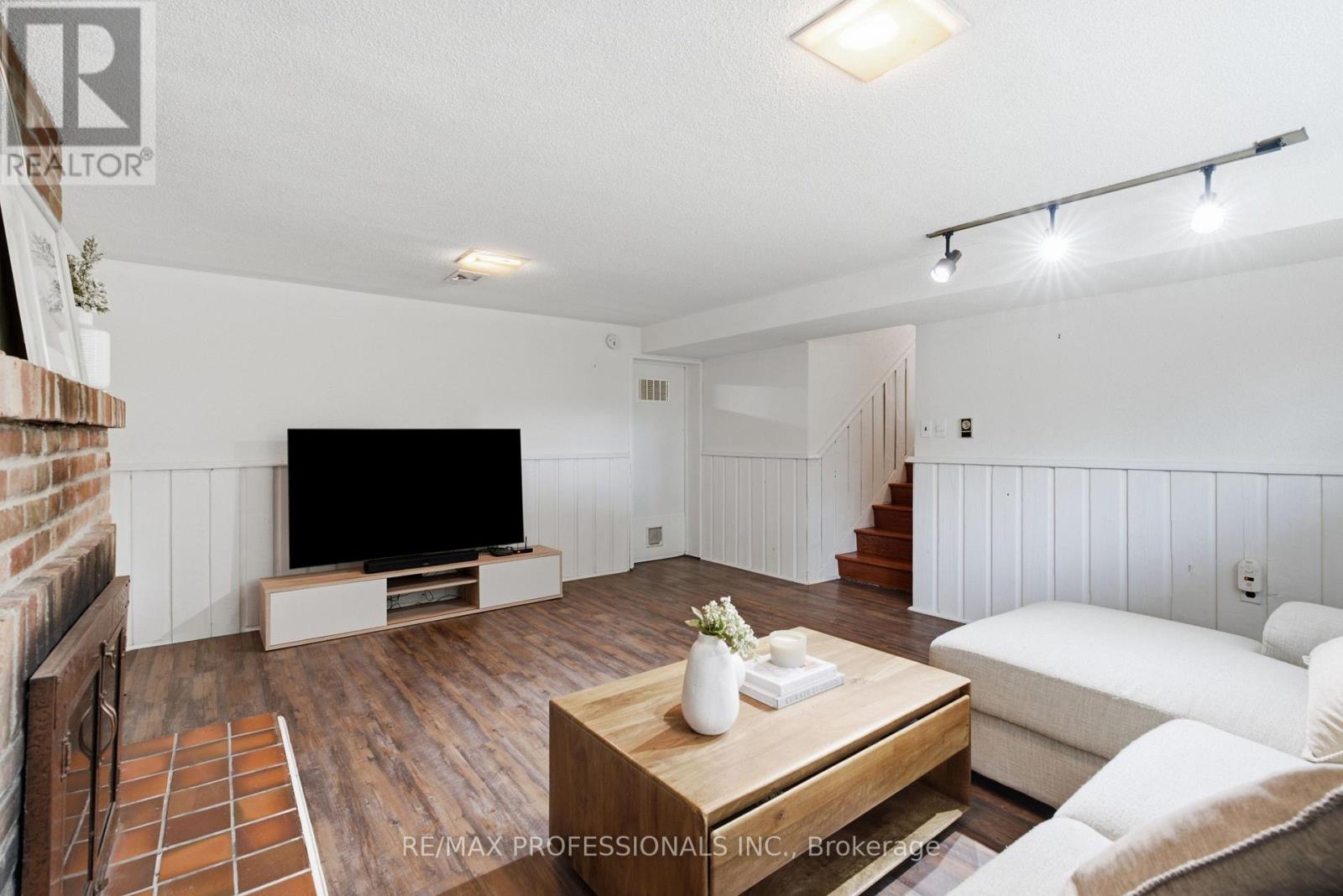 89 GLEN AGAR DRIVE - Image 33