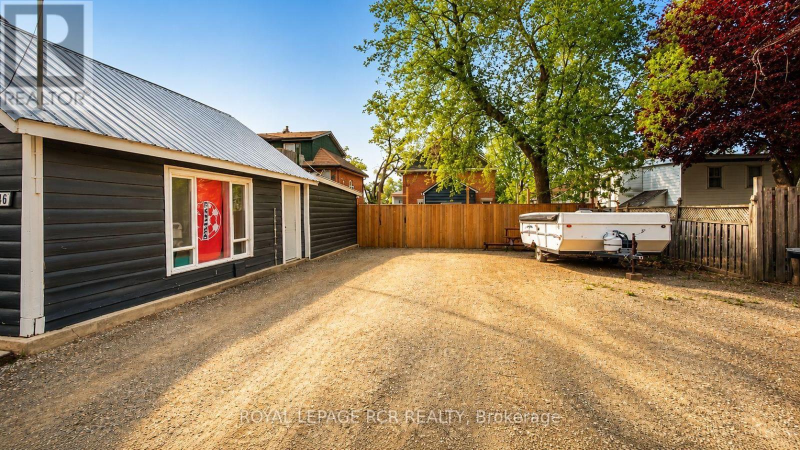 146 MAIN STREET W - 32