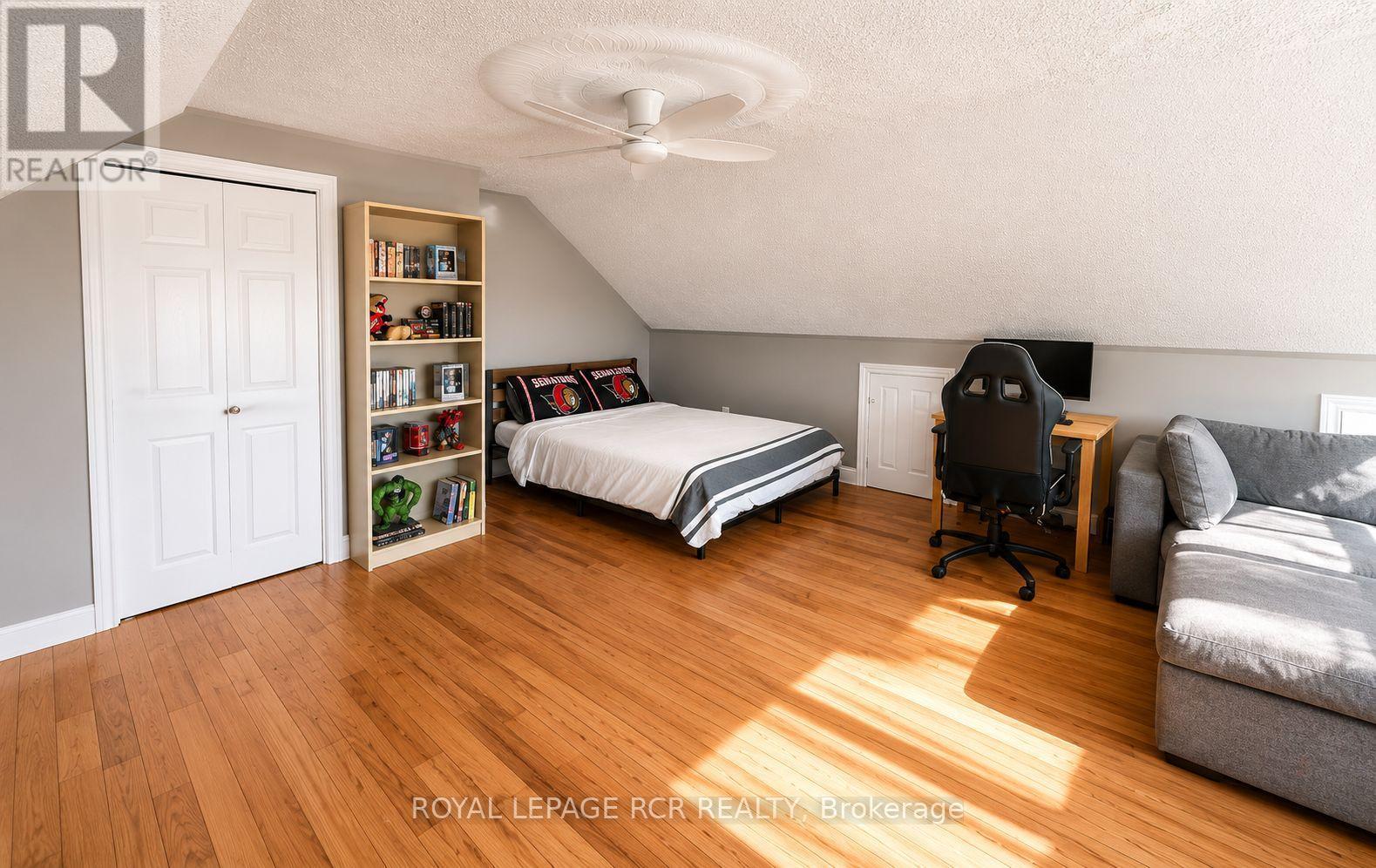 146 MAIN STREET W - 26