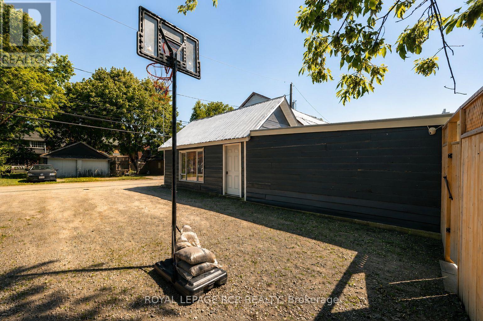 146 MAIN STREET W - 34
