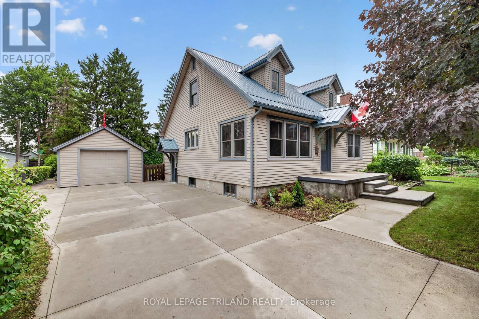 11 MAPLE STREET E - 1