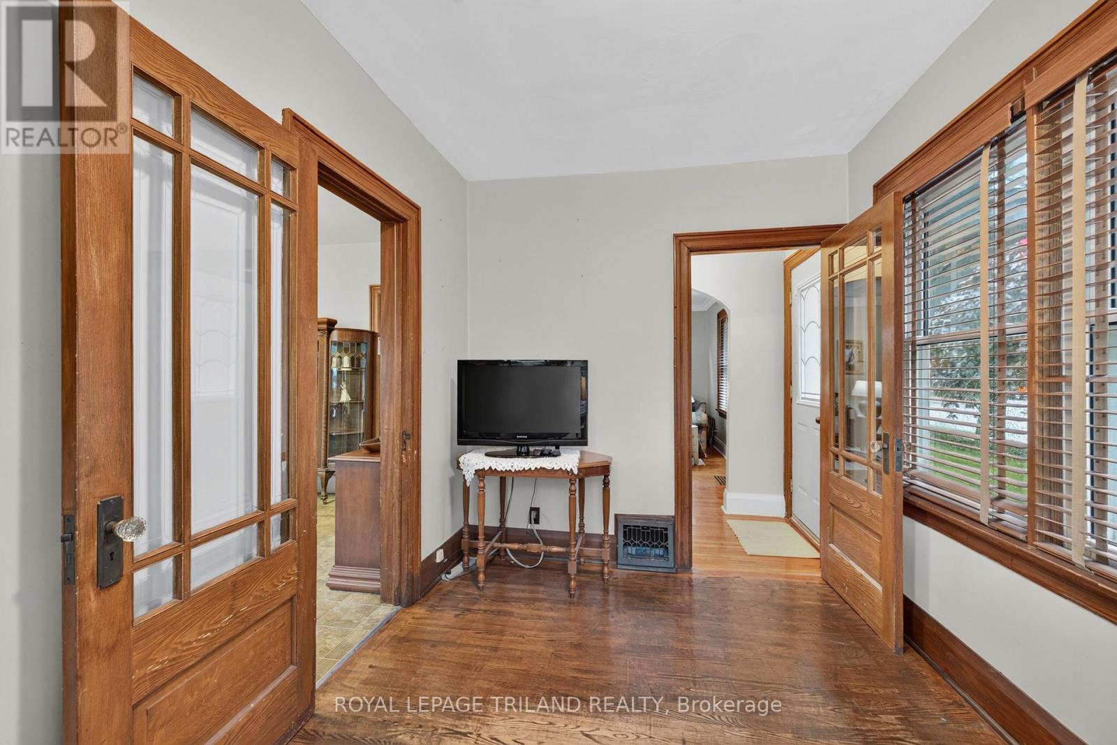 11 MAPLE STREET E - 12