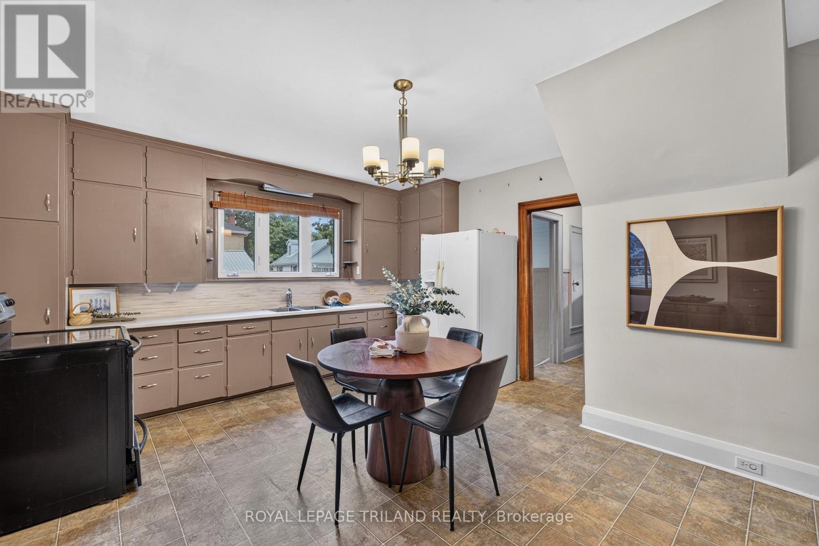 11 MAPLE STREET E - 13