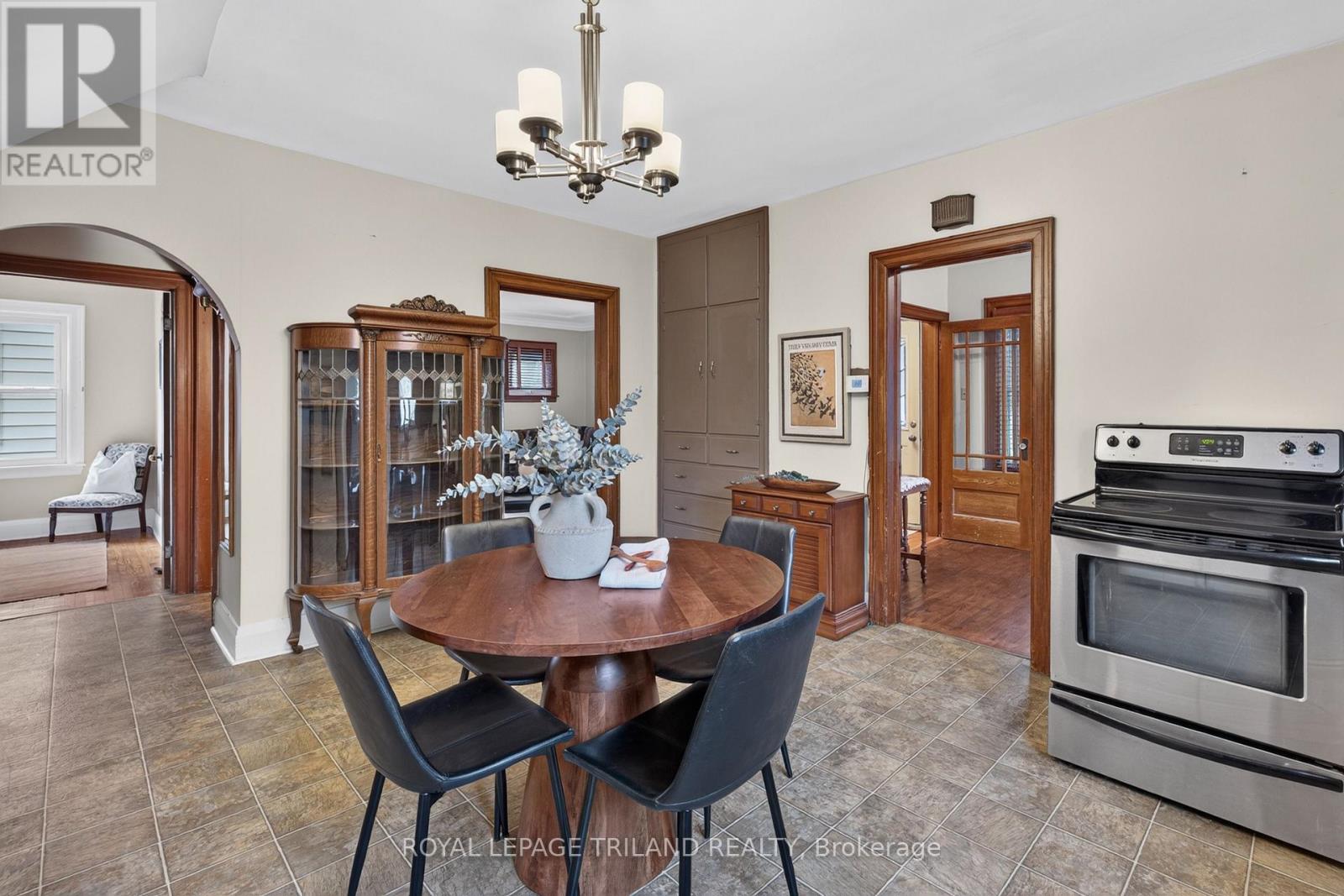 11 MAPLE STREET E - 16