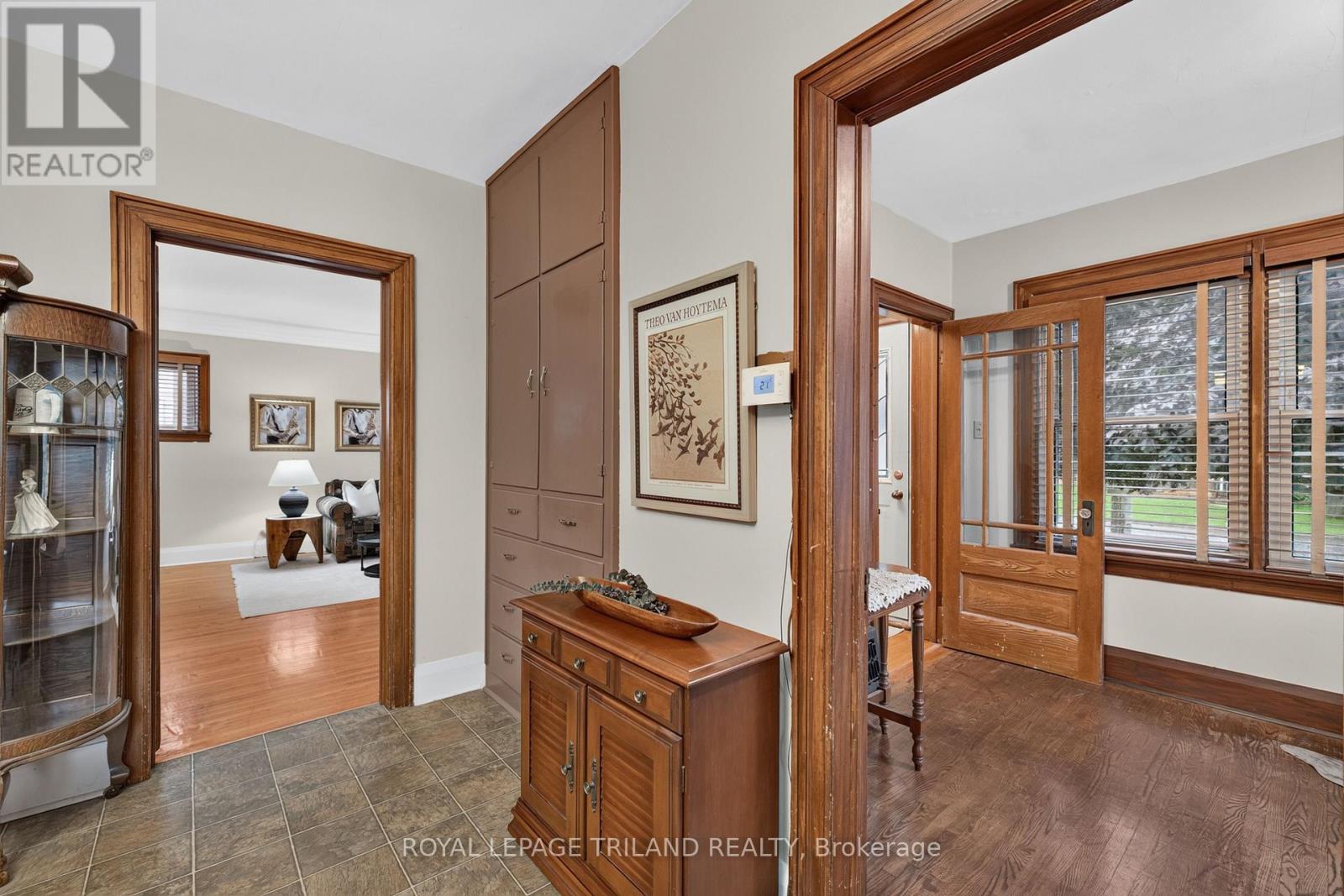 11 MAPLE STREET E - 18