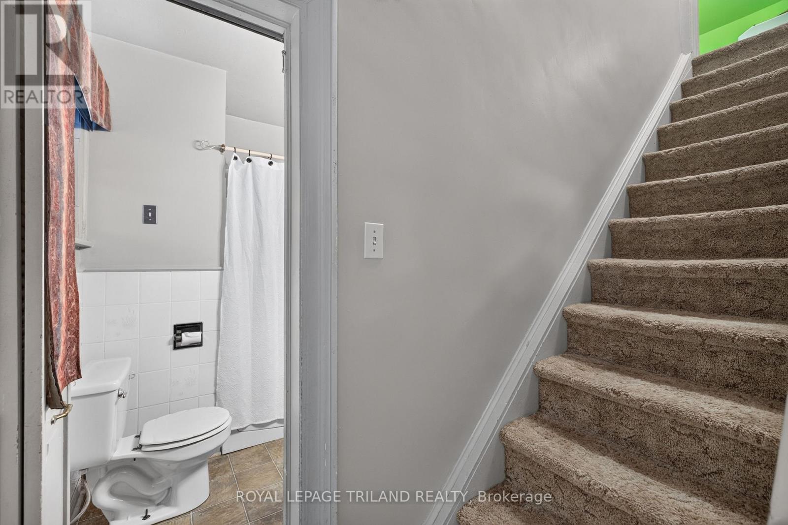 11 MAPLE STREET E - 21