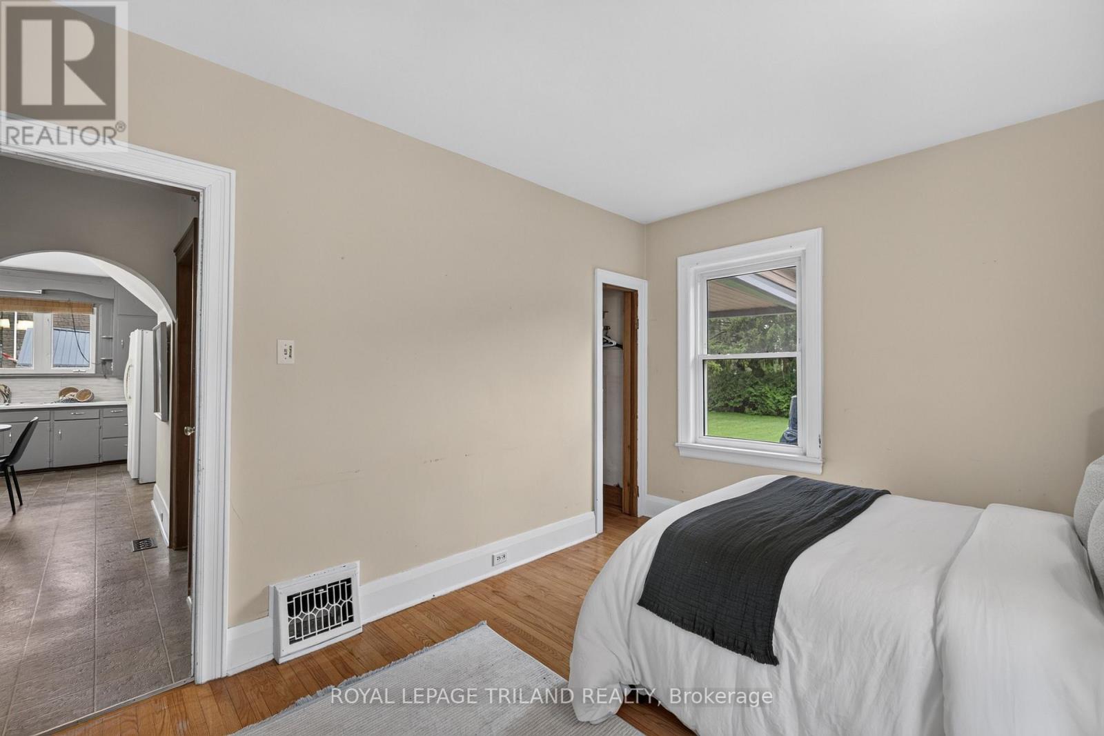 11 MAPLE STREET E - 23
