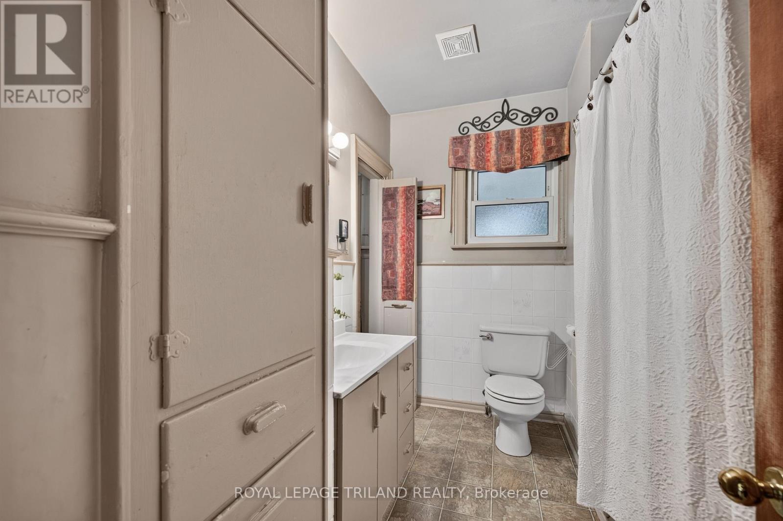 11 MAPLE STREET E - 25