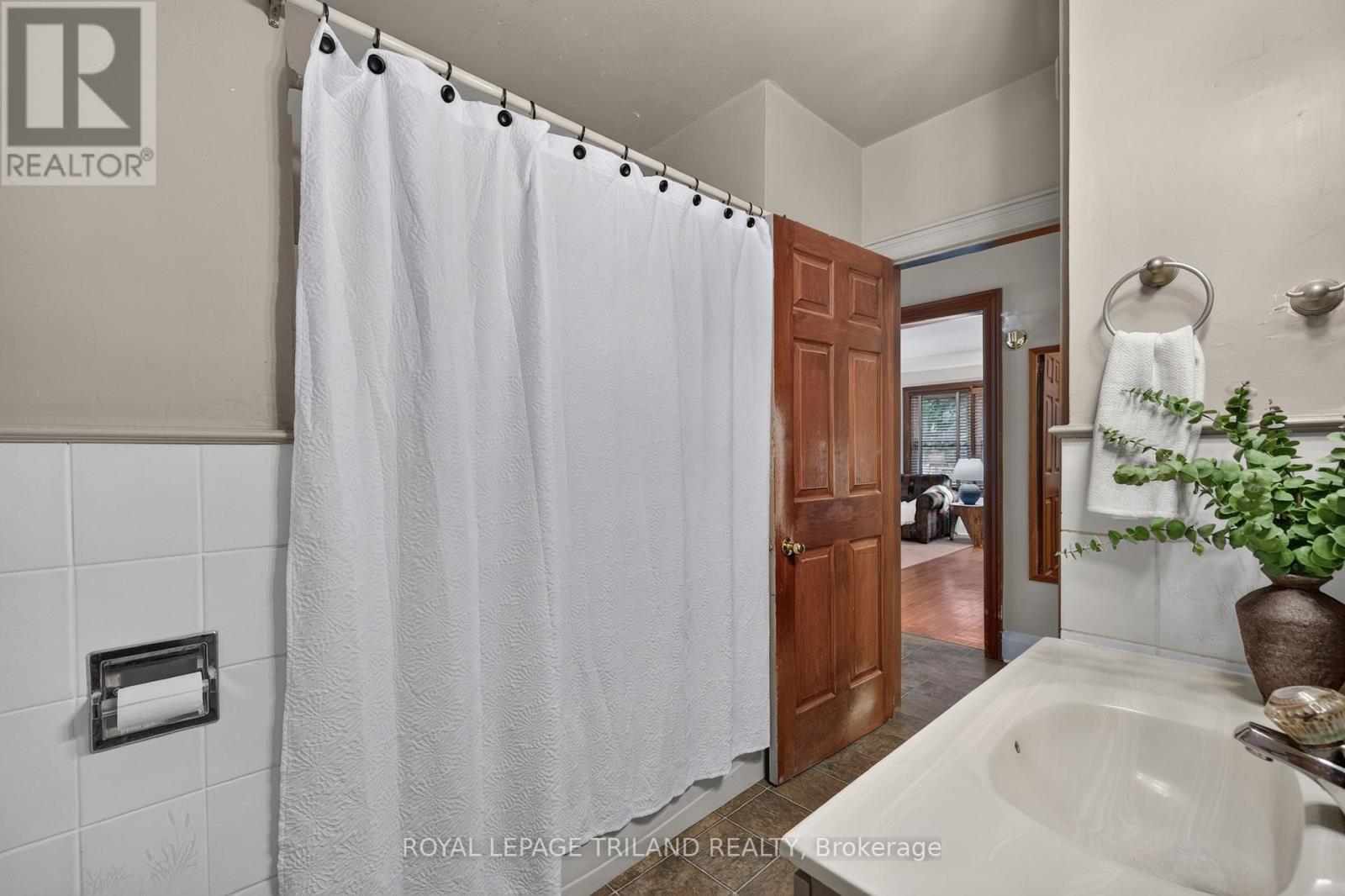 11 MAPLE STREET E - 26