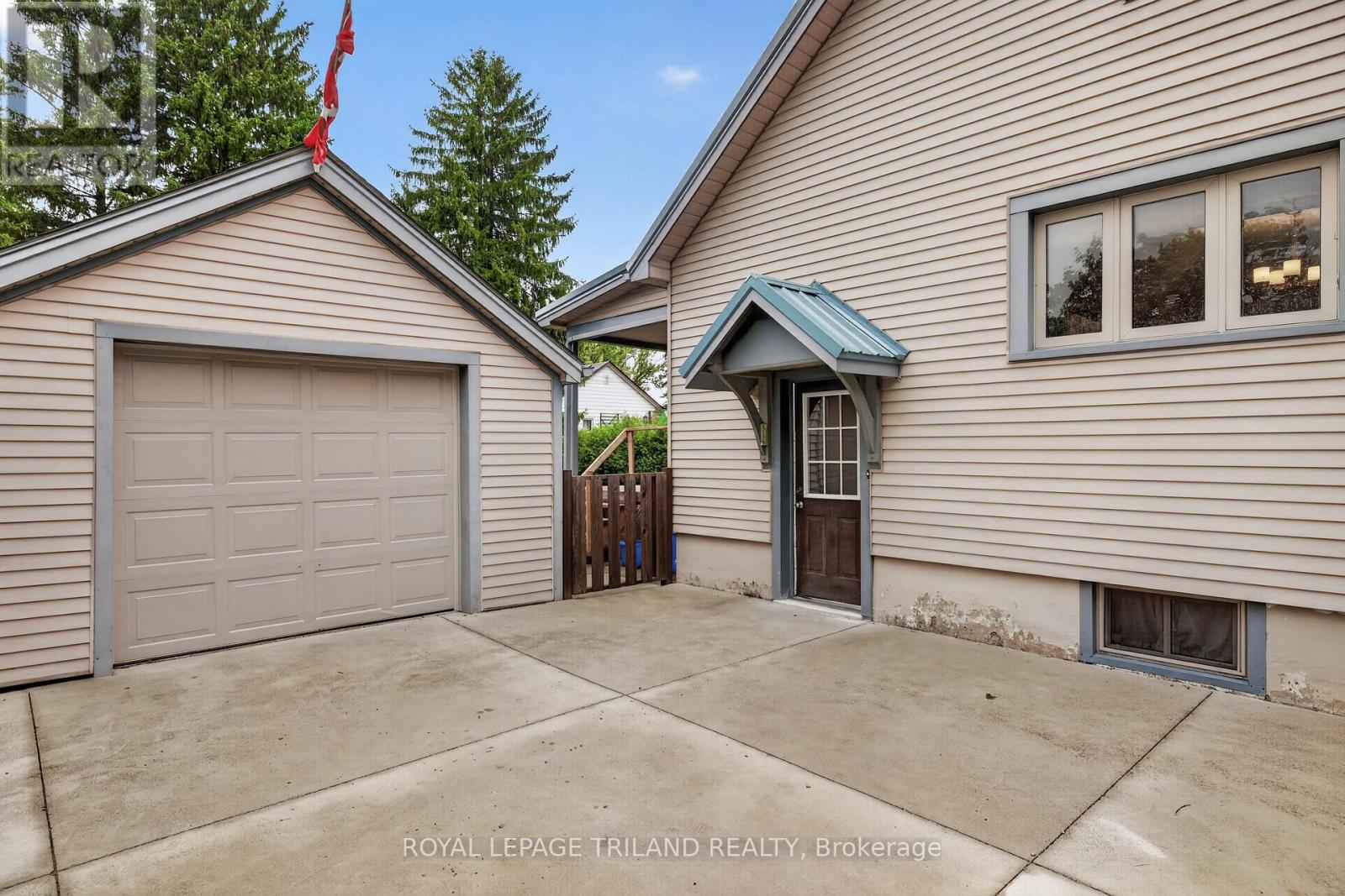 11 MAPLE STREET E - 34