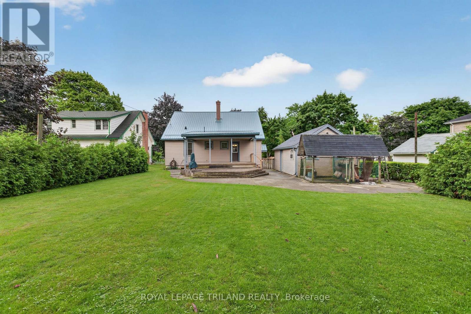 11 MAPLE STREET E - 35