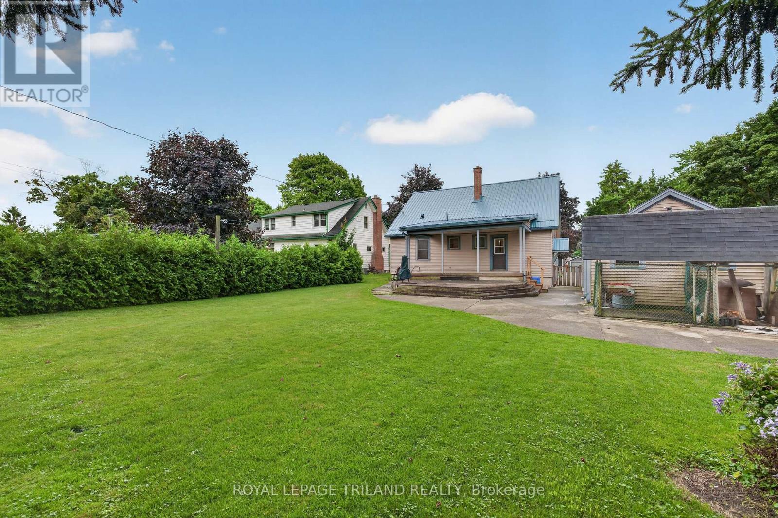11 MAPLE STREET E - 37
