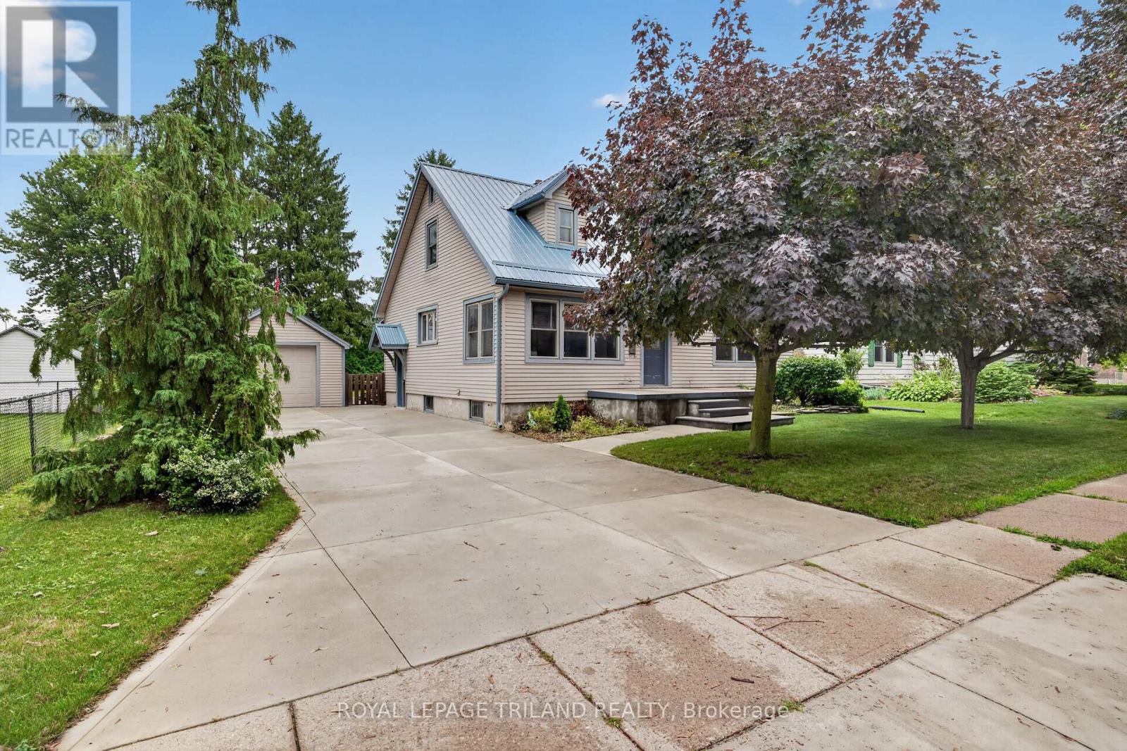 11 MAPLE STREET E - 5