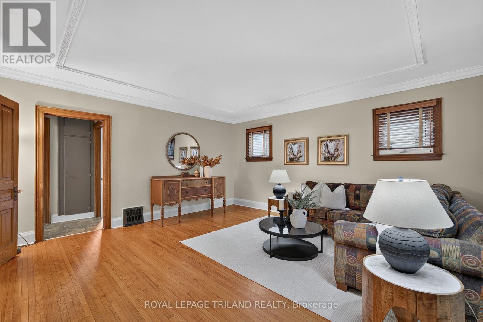 11 MAPLE STREET E - 7