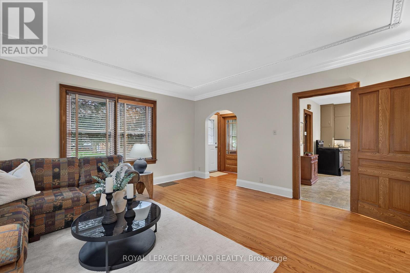11 MAPLE STREET E - 9