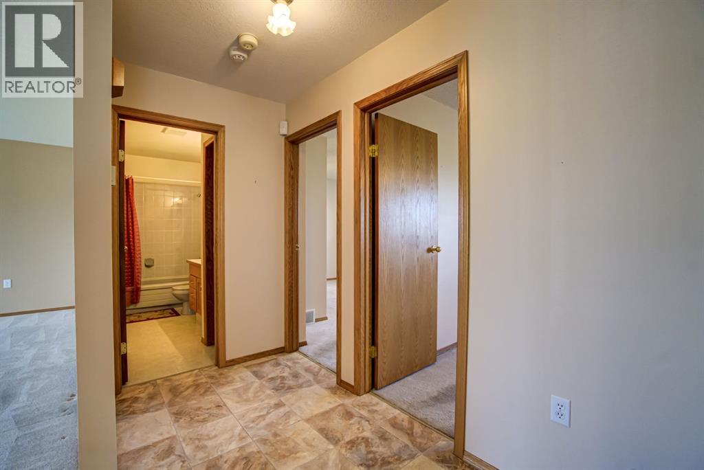 236 54 Avenue E - 22