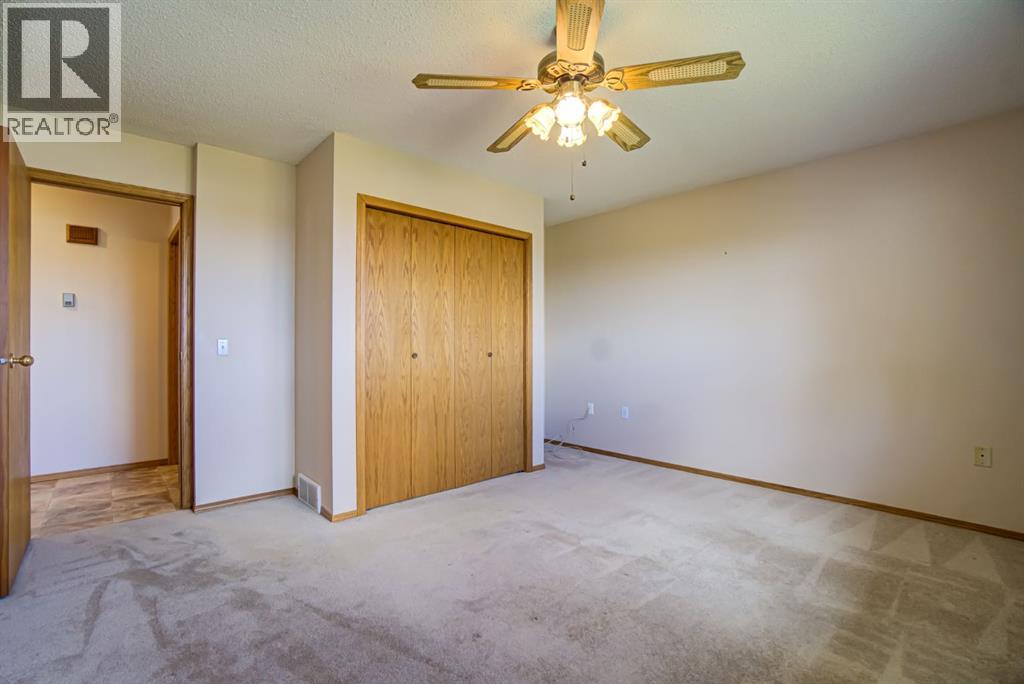 236 54 Avenue E - 28