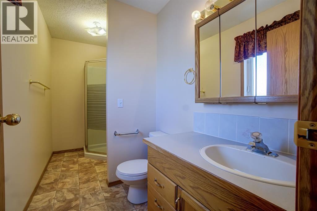 236 54 Avenue E - 26
