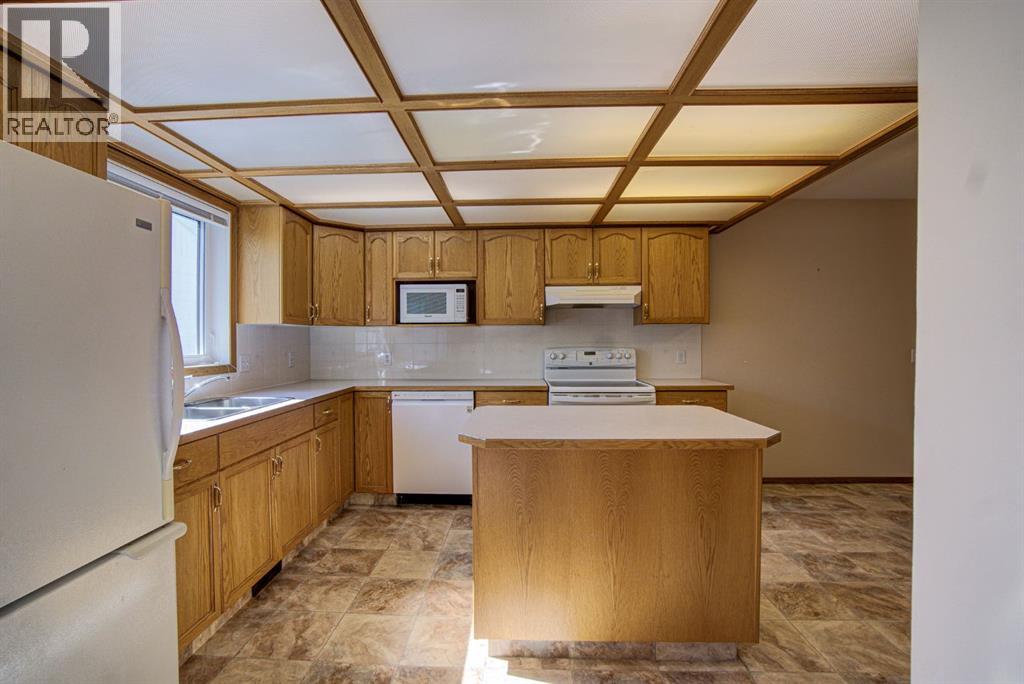 236 54 Avenue E - 14