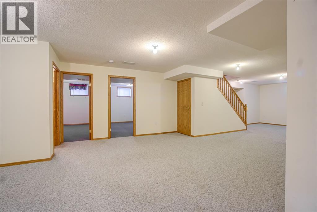 236 54 Avenue E - 37