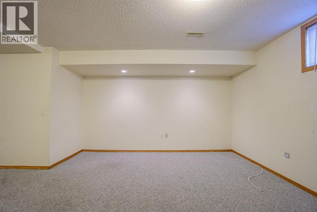 236 54 Avenue E - 34