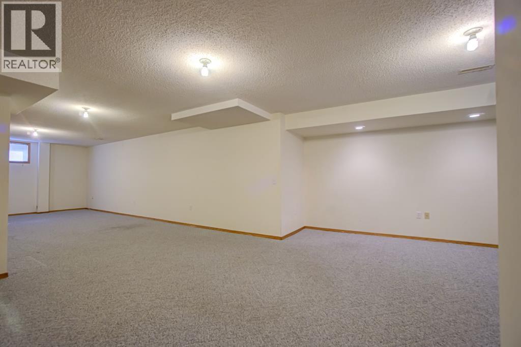 236 54 Avenue E - 35