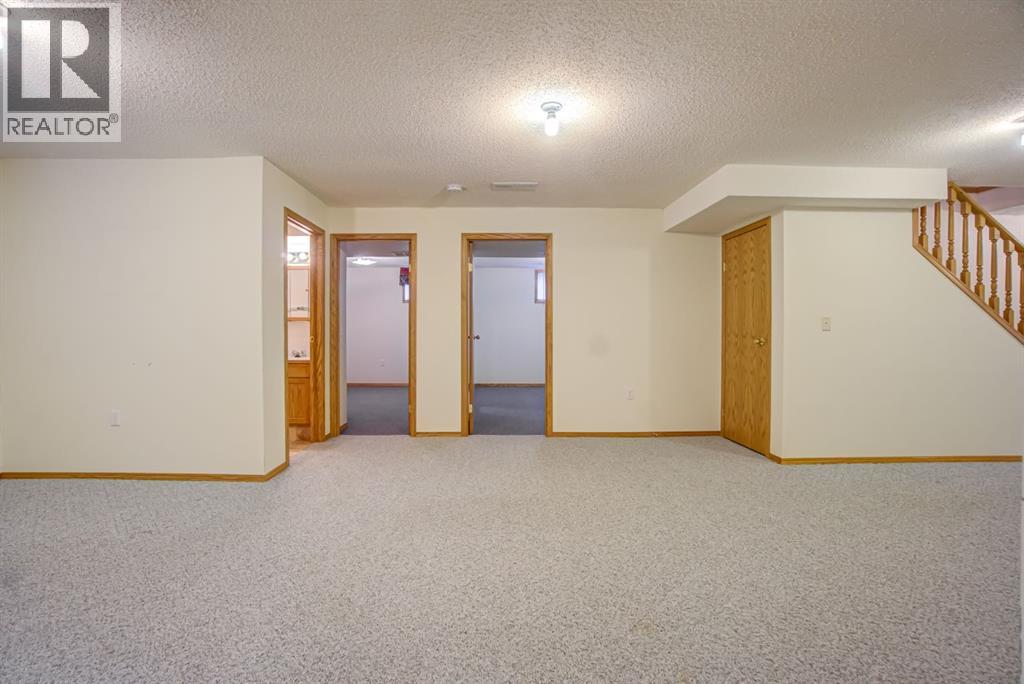 236 54 Avenue E - 38