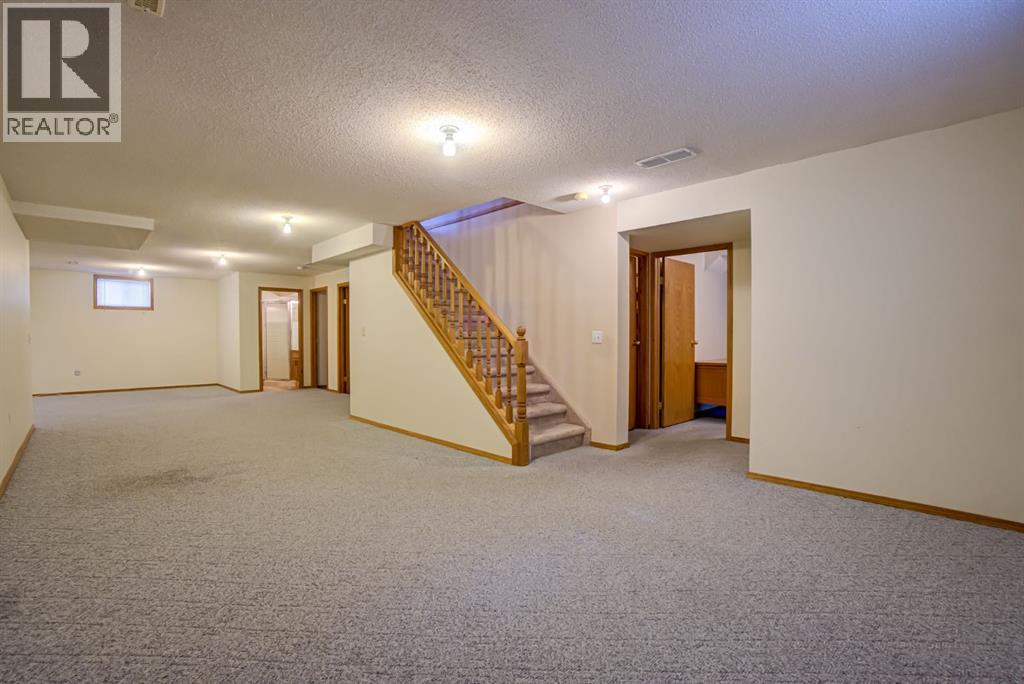 236 54 Avenue E - 32