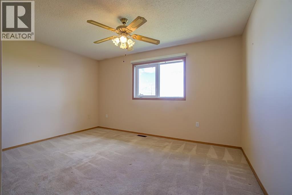 236 54 Avenue E - 27