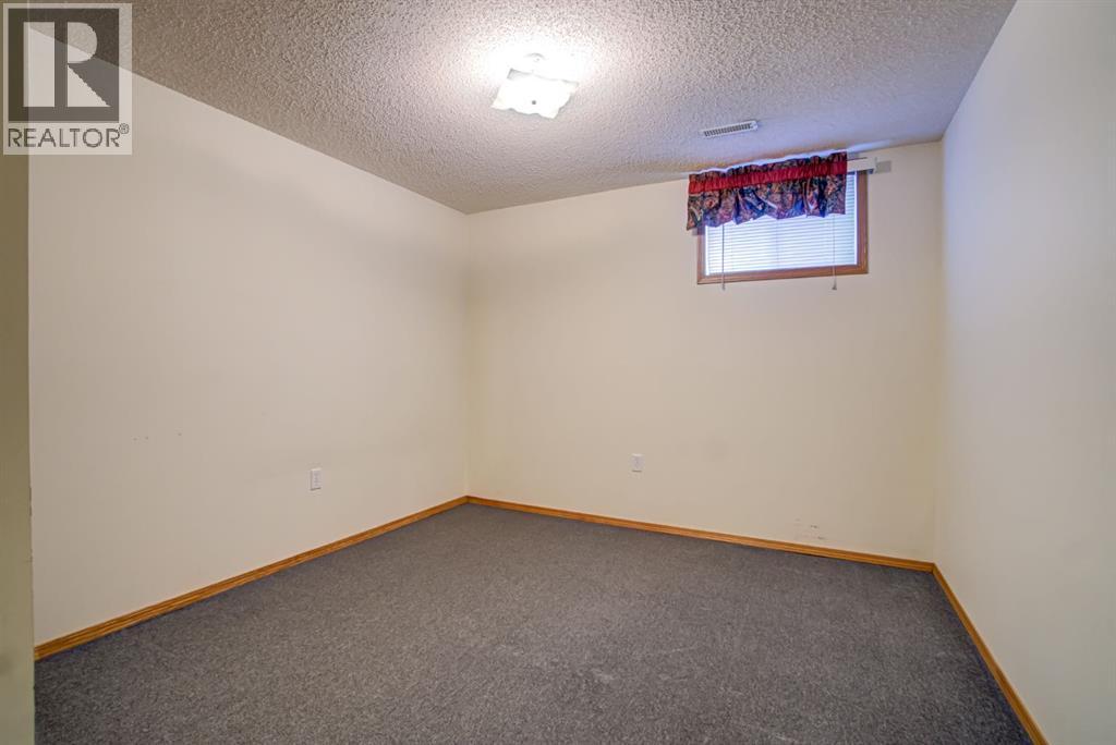 236 54 Avenue E - 41