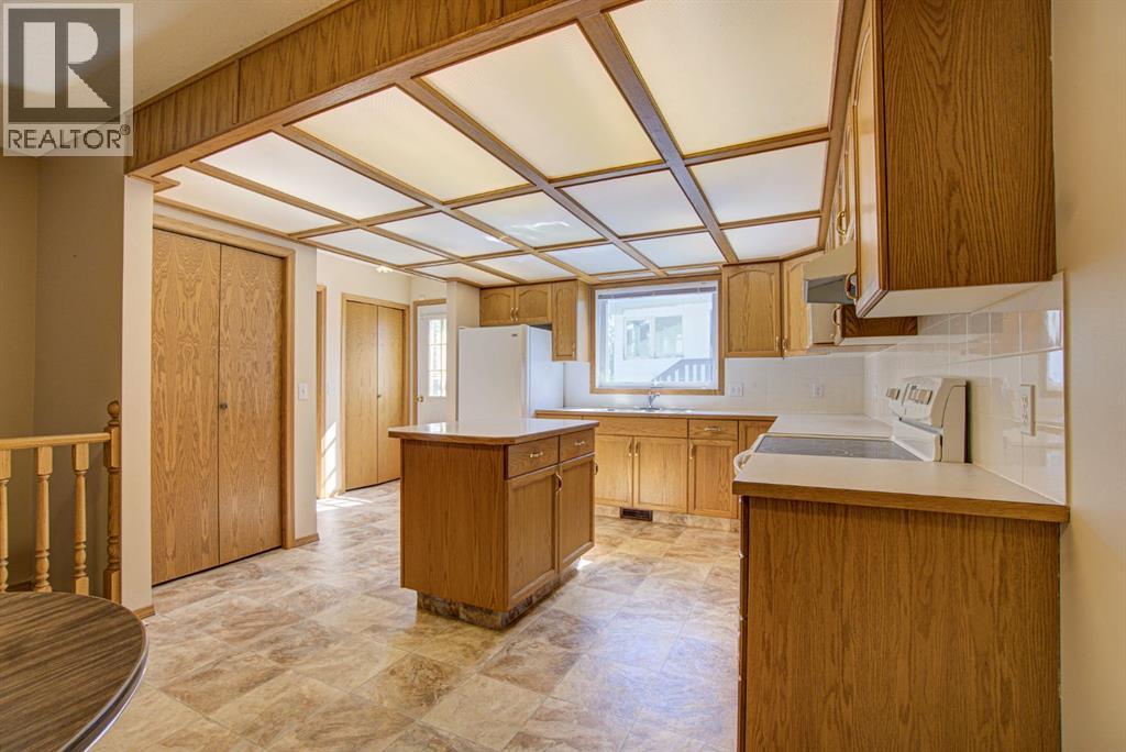 236 54 Avenue E - 16