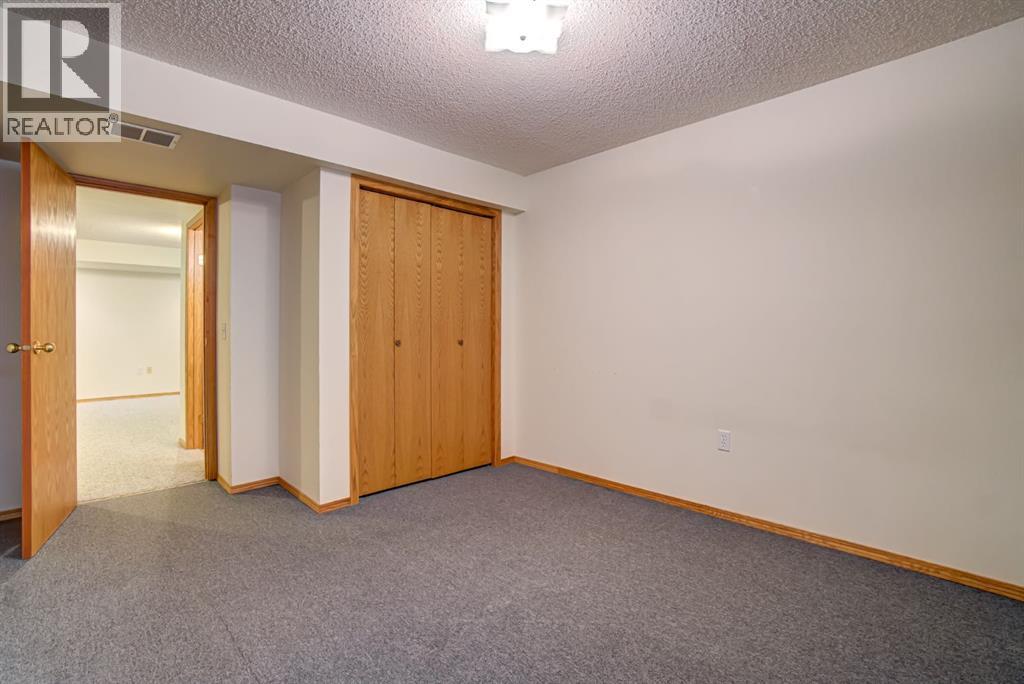 236 54 Avenue E - 42