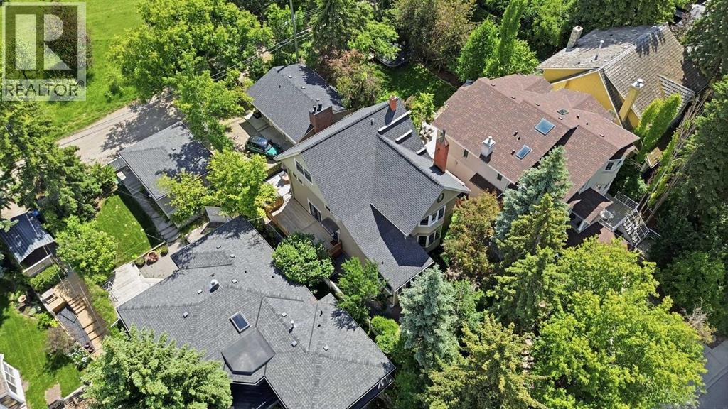 615 Crescent Boulevard SW - 1