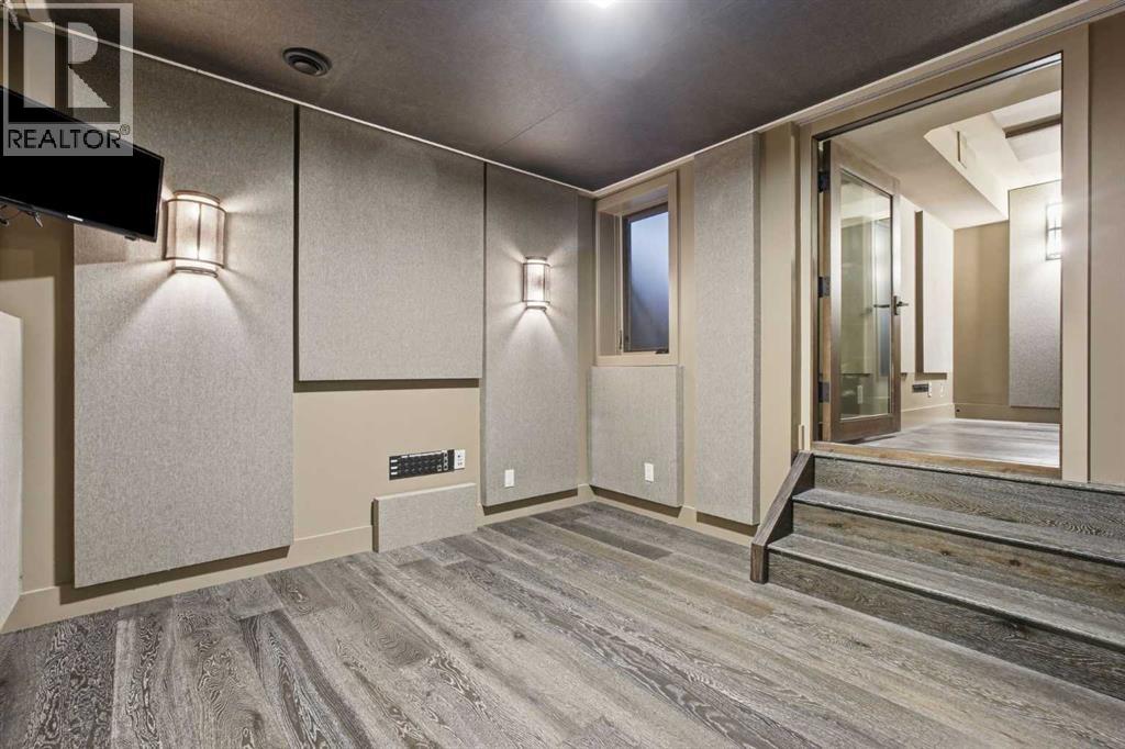 615 Crescent Boulevard SW - 33