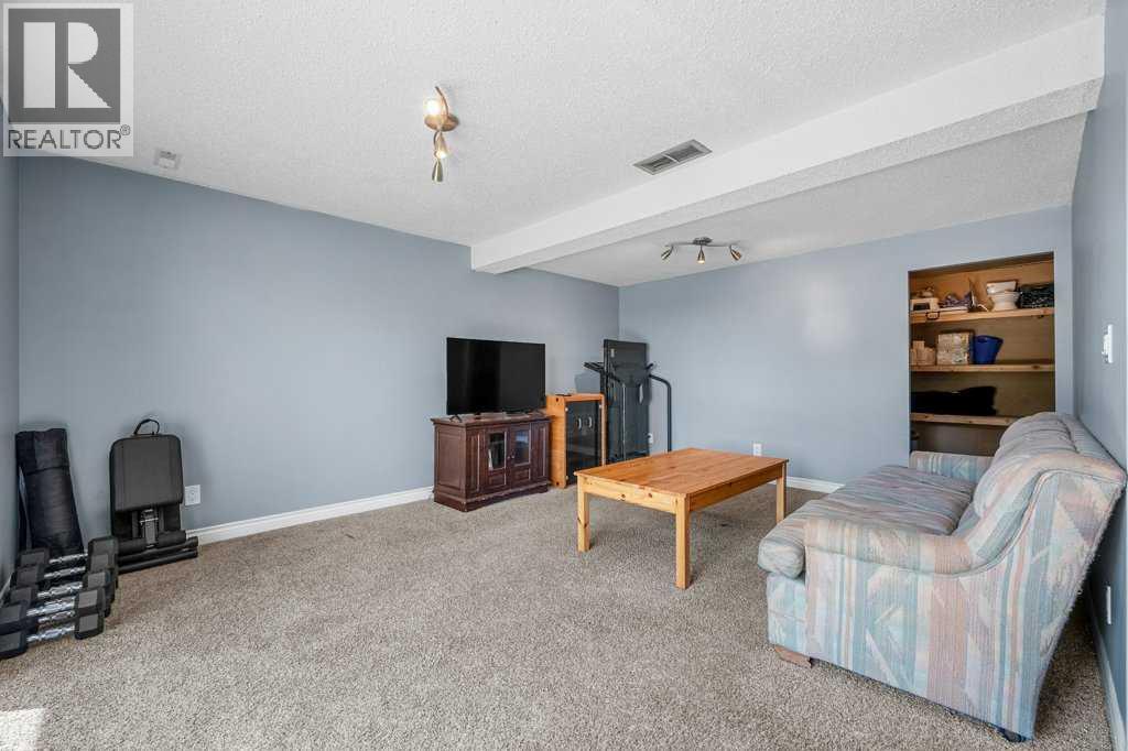 #80 1055 72 Avenue NW - 23
