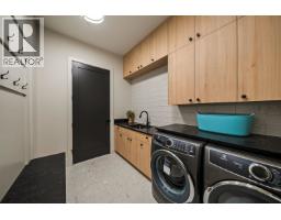 135 Oak Court, Anmore, BC V3H4W9 Photo 9