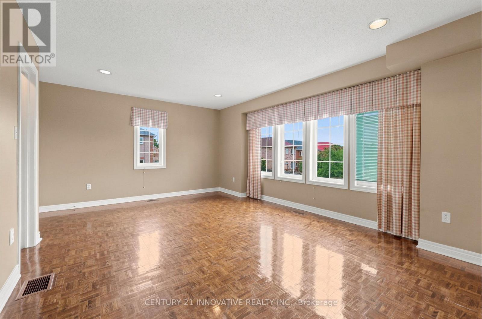 57 AVENIDA STREET NE - 37