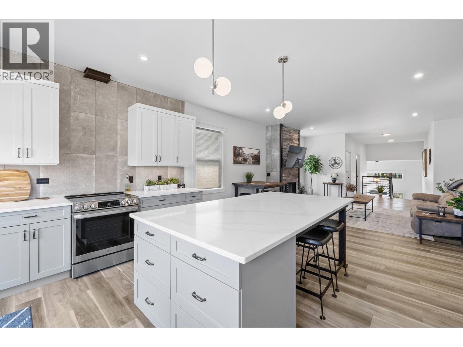 712 Lake Court - 10