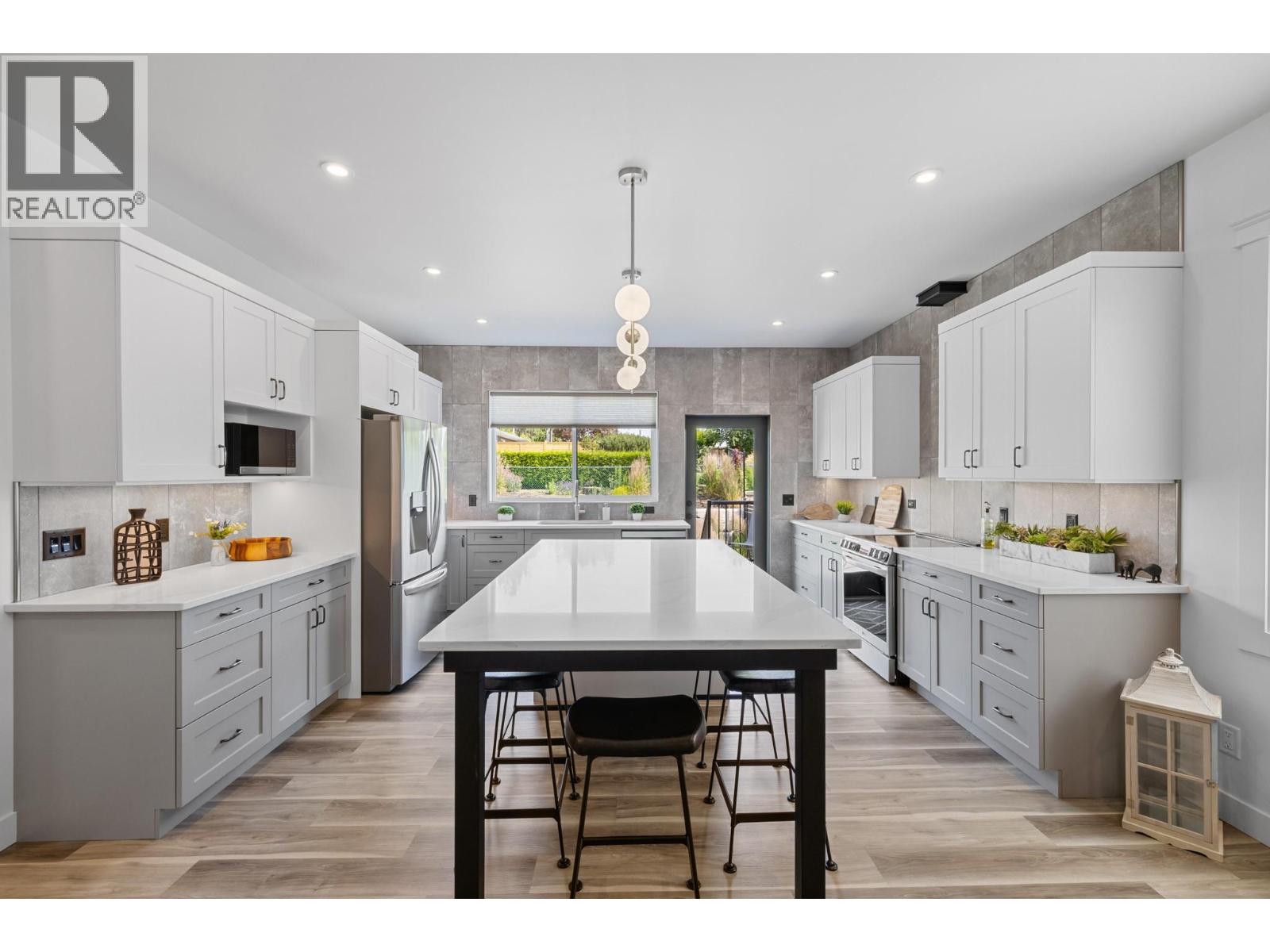 712 Lake Court - 11