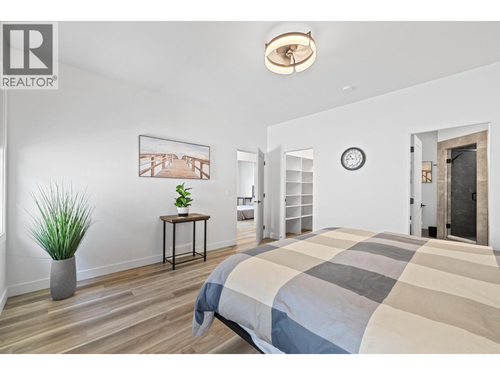 712 Lake Court - 14