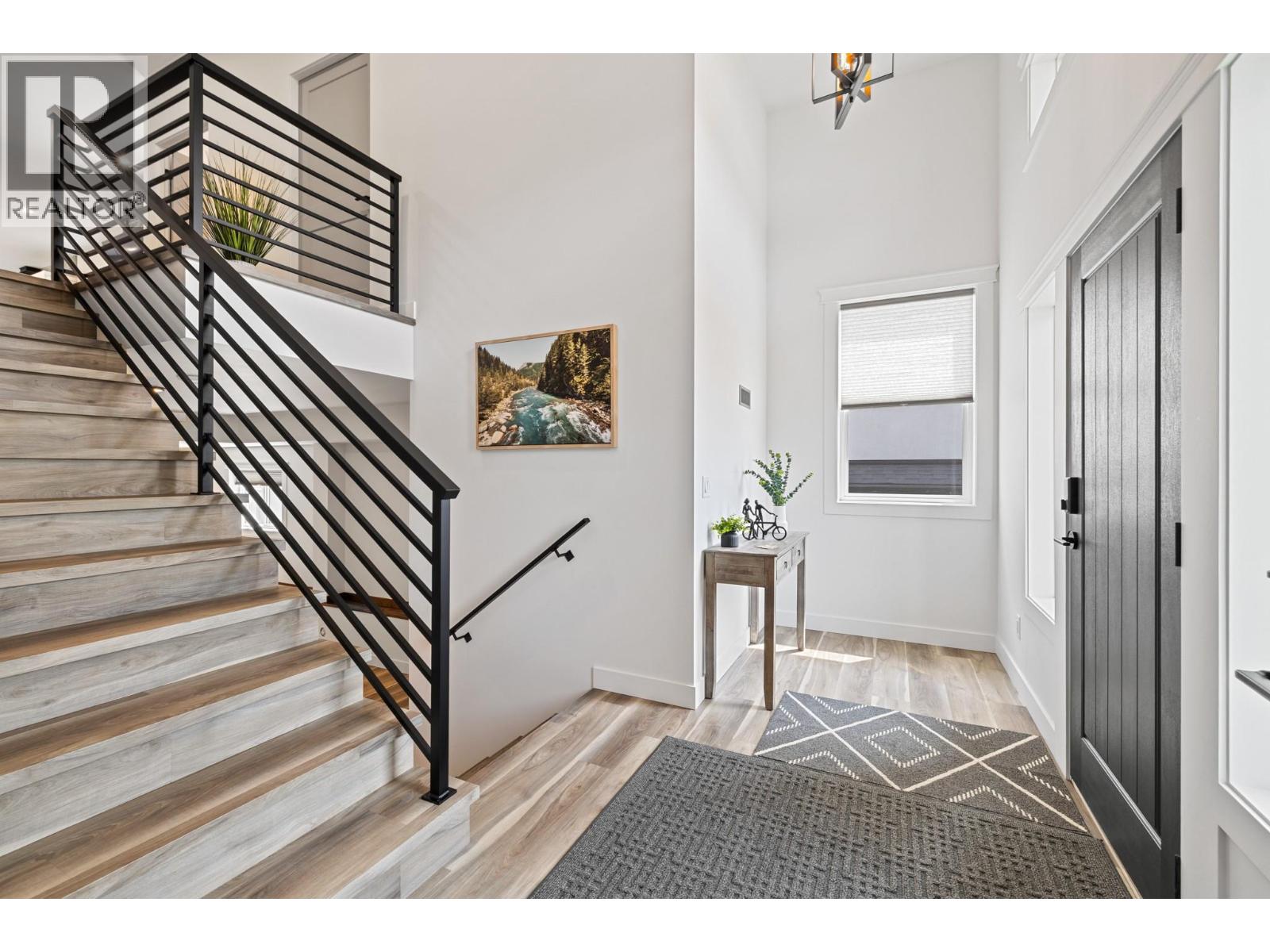 712 Lake Court - 25